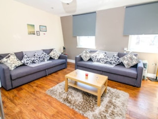 CITY VIEW FLAT AT LIVERPOOL ST BRICK LN