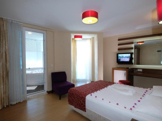 CLEOPATRA GOLDEN BEACH