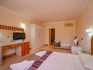 CLOVER MAGIC GARDEN BEACH(EX.MEDITERRANEAN BREEZE HOTEL)