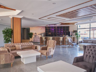 CLOVER MAGIC PARK SIDE HOTEL
