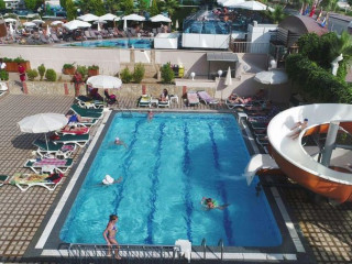 CLUB BAYAR BEACH HOTEL