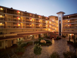 Menigos Resort