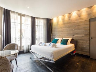 CMG DELUXE TOUR EIFFEL V