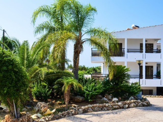 Coliseum Studios and Apartments