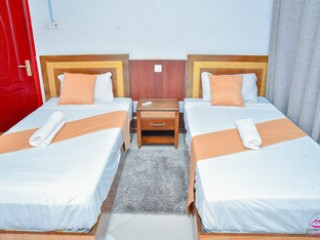 COOL BREEZE BEACHFRONT APARTMENTS