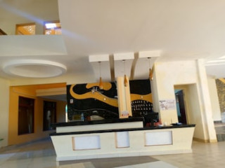 COOL BREEZE BEACHFRONT APARTMENTS