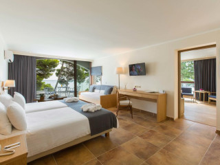 . Ursa Mica Glamping