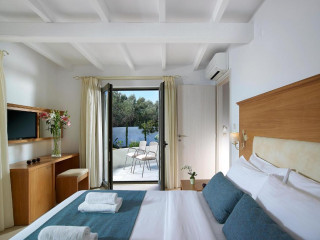 Coriva Beach Hotel & Bungalows