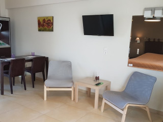 Cosmos Hotel/Apartments