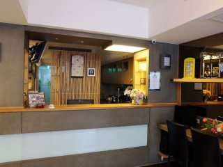 COZY AT 9 HOTEL AND KITCHEN