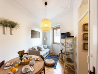 COZY LISBON JANELAS VERDES