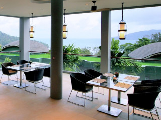 Crest Resort and Pool Villas