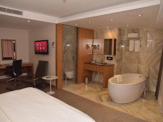 Crowne Plaza Istanbul Harbiye by IHG