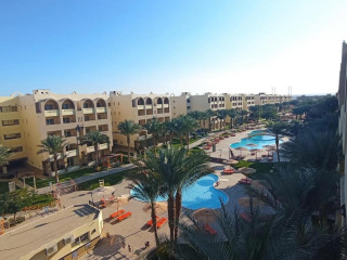 CRYSTAL ADMIRAL RESORT SUITES & SPA