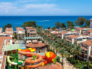 CRYSTAL AURA BEACH RESORT & SPA