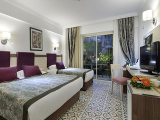 CRYSTAL AURA BEACH RESORT & SPA 