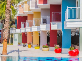 CRYSTAL CLUB WORLD OF COLOURS