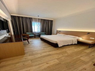 CRYSTAL CROWN HARBOUR VIEW