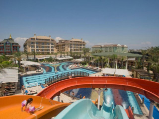 CRYSTAL FAMILY RESORT &SPA