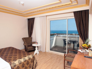 CRYSTAL PALACE LUXURY RESORT & SPA