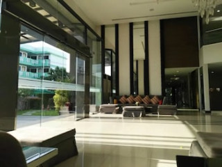 CRYSTAL SUITES SUVARNABHUMI AIRPORT