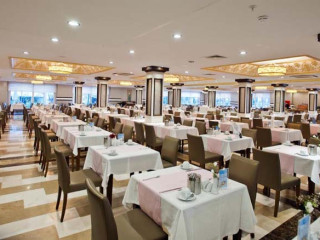 CRYSTAL TAT BEACH GOLF RESORT & SPA