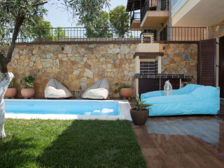 Dandy on the Beach Nea Roda