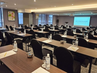 DAYS AND SUITES FRASER BUSINESS PARK KL