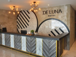 DE LUNA HOTEL