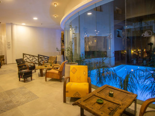 Dellarosa Hotel Suites & Spa