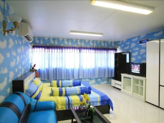 DELUXE AT POPULAR CONDO