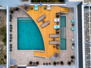 Deluxe Hotel Santorini