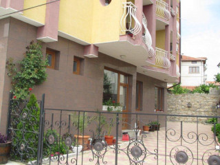 Denitsa Guest House