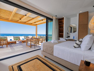 Deos Luxury Suites - Adults Only