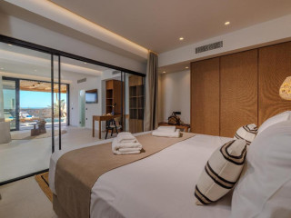 Deos Luxury Suites - Adults Only