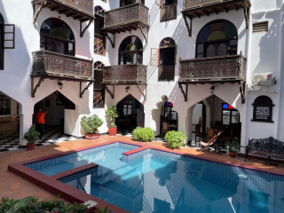 Dhow Palace Hotel