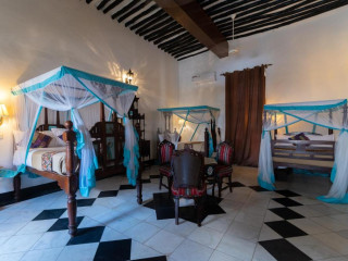 Dhow Palace Hotel