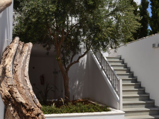 Diamond Deluxe Hotel