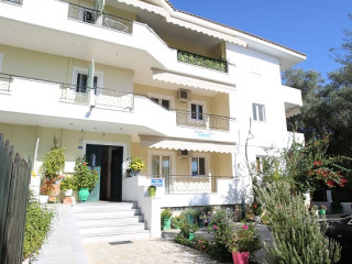 Dimitris & Zois Apartments 