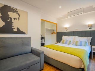 Dinya Lisbon Hotel & Lounge Bar