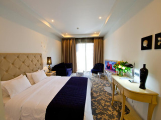 Dioni  Boutique Hotel