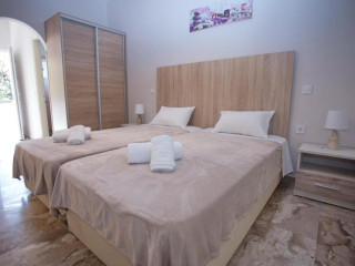 Dionissos Apartments