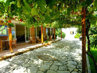 Dionysos Apartments