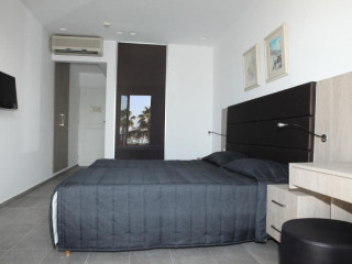 Dionysos Central Hotel
