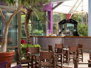 Dionysos Hotel