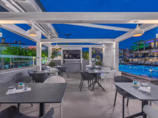 Dionysos Hotel & Suites