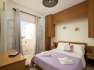 Divina Seaside Apartments by Estia