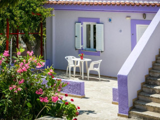 DK HOUSE
