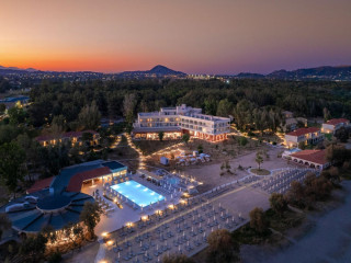 Domes Aulus Zante Autograph Collection