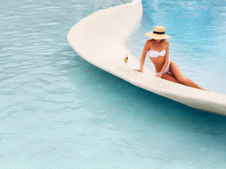 DOMES NORUZ CHANIA, AUTOGRAPH COLLECTION Ad. 16+